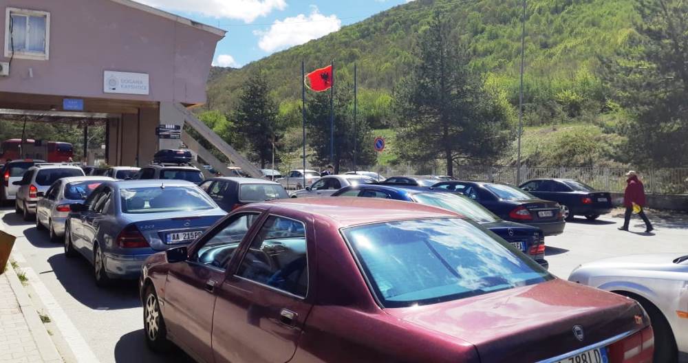 Emigrantet largohen pas festave, fluks ne pikat kufitare me Greqine